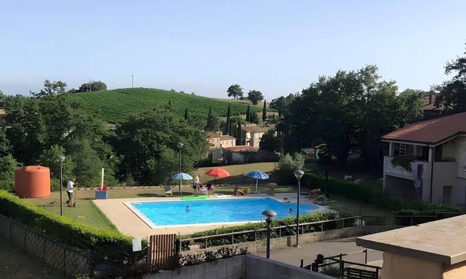 Catabbio Apartment | Apartment 'Catabbio' with Shared Pool, Wi-Fi and Air Conditioning