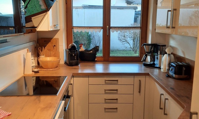 Burgberg Apartment | Apartment 'Chaletwohnung Alpenglück' with Private Terrace, Private Garden and Wi-Fi