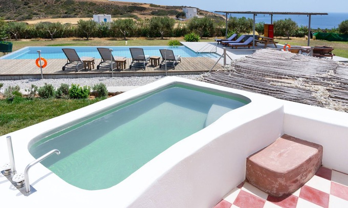 Milos Apartment | Apartment 'Chili Moon' with Sea View, Wi-Fi and Air Conditioning