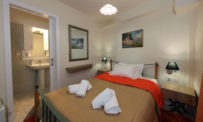 Nafplion City Centre Apartment | Apartment close to Nafplion centre for up to 4 persons - Casa Nostra