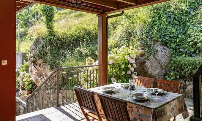 Llenin House | Apartment 'Comeya' with Mountain View, Private Terrace and Wi-Fi
