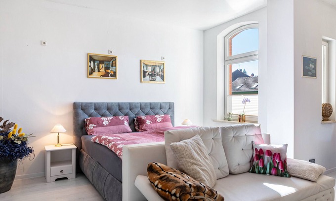 Mühlhausen Apartment | Apartment 'Vogelnest Hochzeitssuite' with Shared Pool, Shared Terrace and Wi-Fi