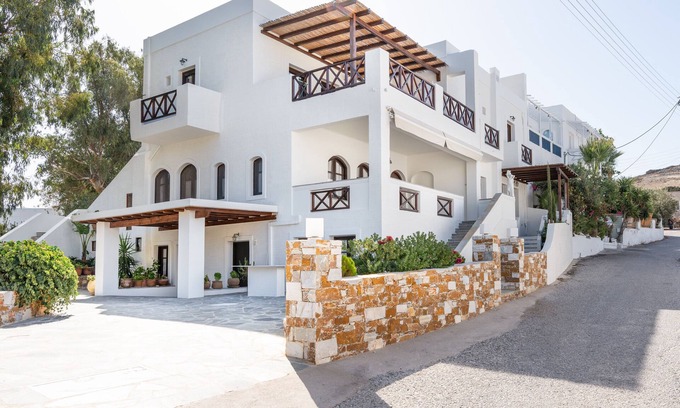 Galissas Apartment | Apartment 'Dendrinos House' with Sea View, Wi-Fi and Air Conditioning