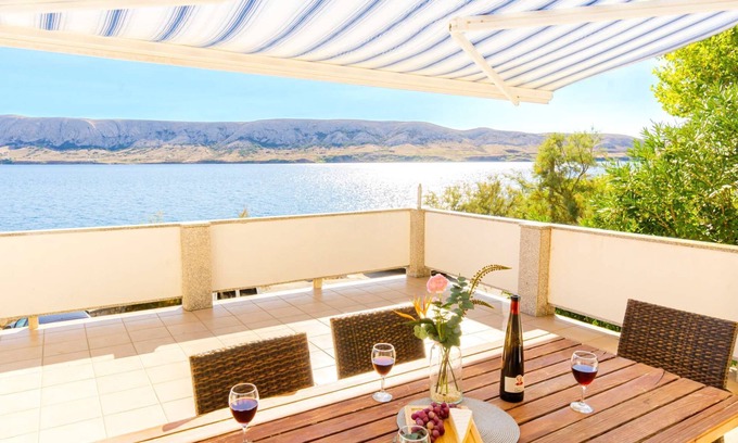 Zubovici Apartment | Apartment directly at the beach with sea view, free WiFi