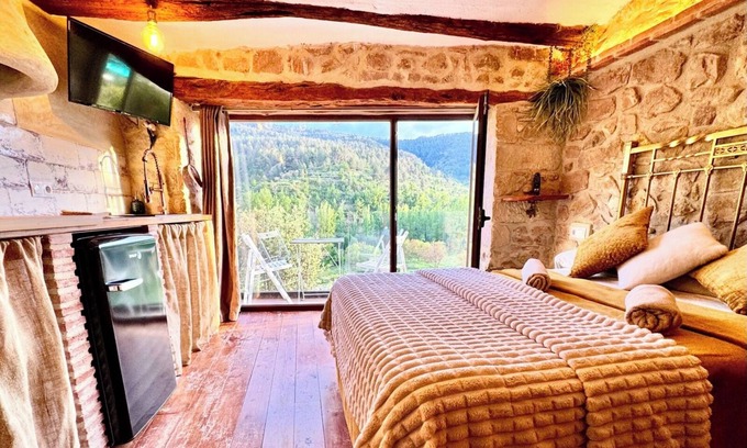Olba House | Apartment 'Duende' with Mountain View, Balcony and Air Conditioning