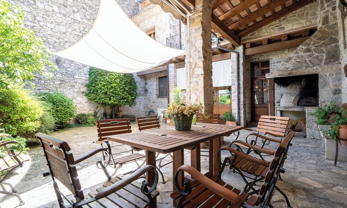 Conesa Apartment | Apartment 'El Clos 1' with Mountain Views, Private Terrace and Wi-Fi