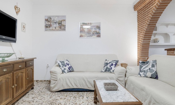 Conil de la Frontera City Center Apartment | Apartment 'Casa Grande En El Centro De Conil' with Private Terrace