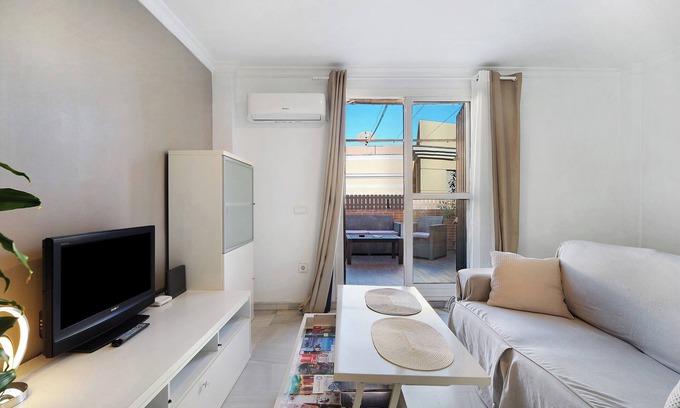 Jerez de la Frontera Old Town Apartment | Apartment 'Maria De La O' with Private Terrace, Wi-Fi and Air Conditioning
