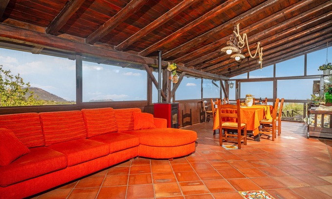 Belpasso Apartment | Apartment 'Etna Family' with Sea View, Wi-Fi and Air Conditioning