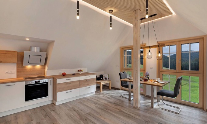 Wolfach - Saint Roman Apartment | Apartment 'Falkennest' with Mountain View, Shared Garden and Wi-Fi