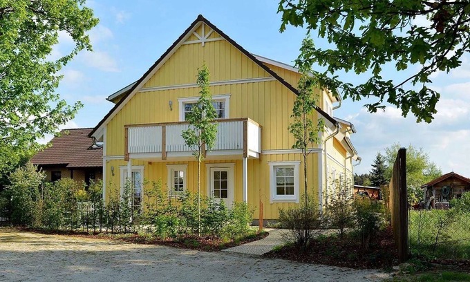 Neuendorf Apartment | Apartment 'Ferienwohnung Storchennest' with Private Terrace and Wi-Fi