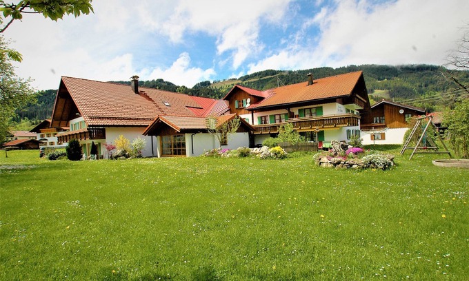 Unterjoch Apartment | Apartment 'Ferienhof 'beim Wendlar' with Mountain View, Private Garden and Wi-Fi