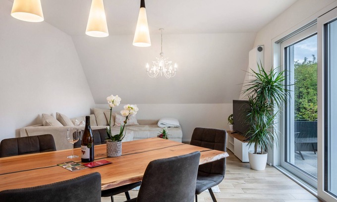 Ebringen Apartment | Apartment 'Fewo Ebringen Weinbergblick' with Mountain View, Balcony and Wi-Fi