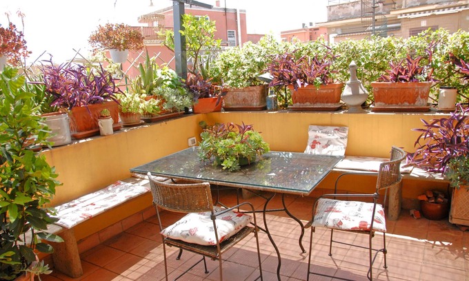 Gianicolo Apartment | Apartment Fiore is big, romantic, green terrace close Trastevere and Vatican