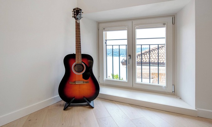 Salo Apartment | Apartment 'Flat 5' with Lake View, Wi-Fi and Air Conditioning