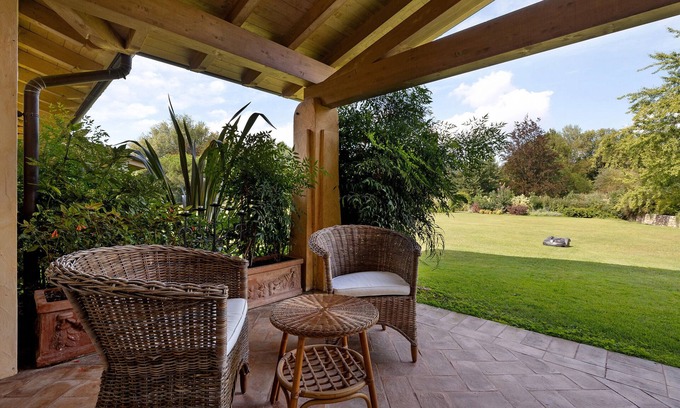 Puegnago del Garda Apartment | Apartment 'Giada' with Shared Pool, Wi-Fi and Air Conditioning