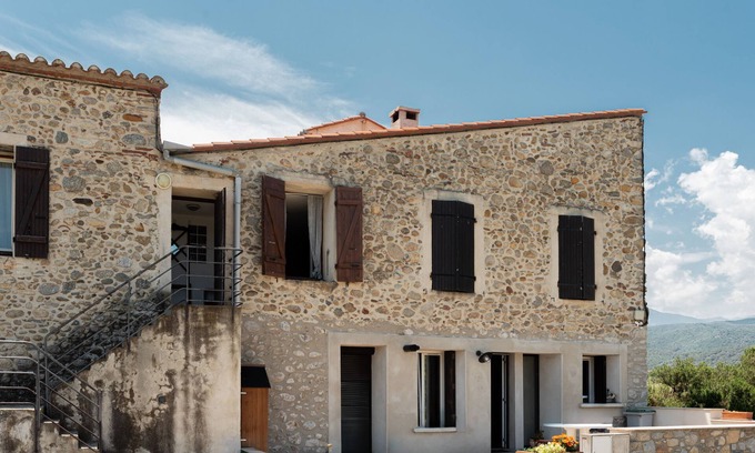 Prades Apartment | Apartment 'Gite Le Canigou 3 Étoiles' with Mountain View, Private Terrace and Wi-Fi