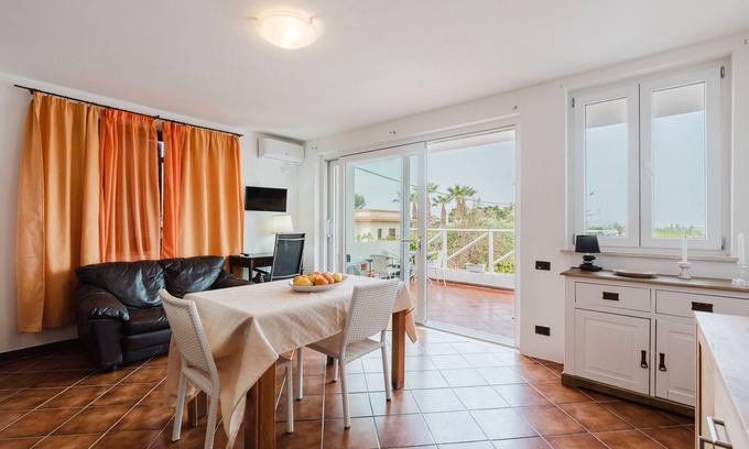 San Leonardo Villa | Apartment 'Gloria' with Sea View, Wi-Fi and Air Conditioning