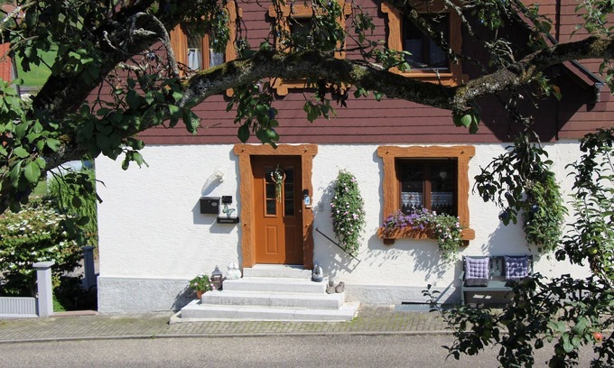 Ottenhofen im Schwarzwald Apartment | Apartment 'Haus Am Mühlenweg' with Shared Garden, Balcony and Wi-Fi