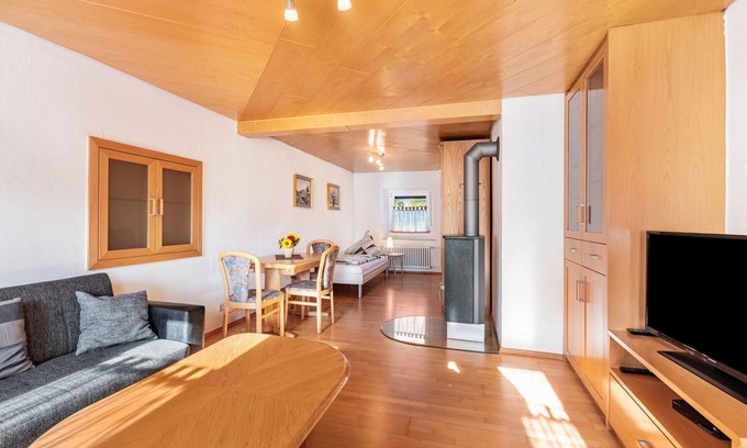 Engen Apartment | Apartment 'Hewenpanorama' with Mountain View, Private Terrace and Wi-Fi