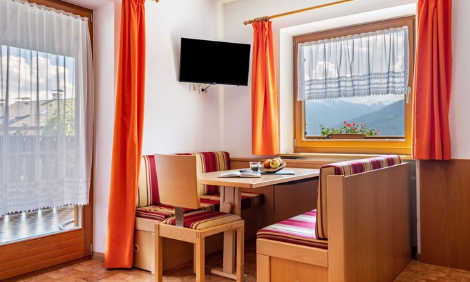 Chifa Apartment | Apartment 'Hofblick' with Mountain View, Private Terrace and Wi-Fi