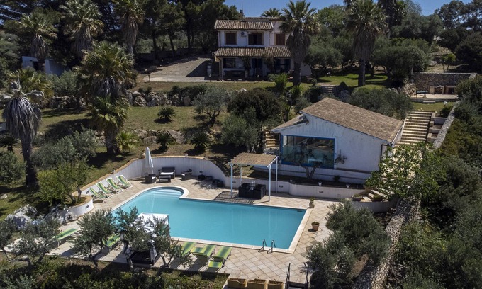 Marsala Apartment | Apartment "Il Carrubo" with Sea View, Shared Pool, Wi-Fi, A/C & Terrace