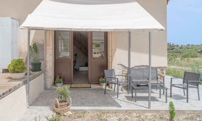 Avola Apartment | Apartment 'Imola Country House' with Sea View, Wi-Fi and Air Conditioning