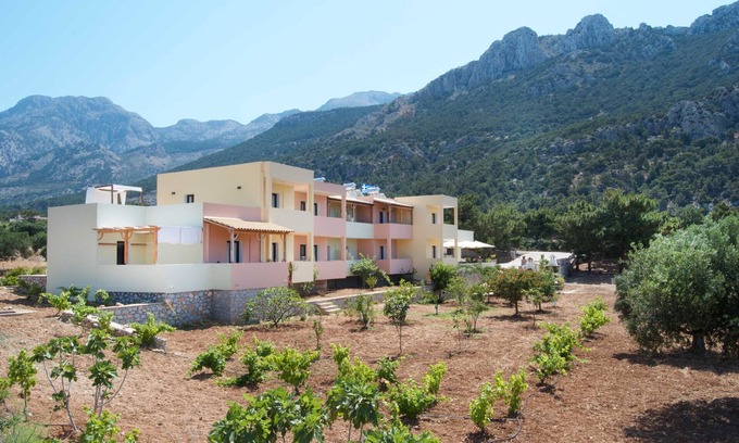 Lefkos Apartment | Apartment In A Hotel 'Miraluna Three Room 1' with Private Terrace, Wi-Fi and Air Conditioning