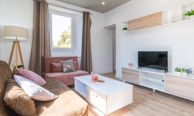 Cervantes Apartment | Apartment in a restored mansion in Granada.