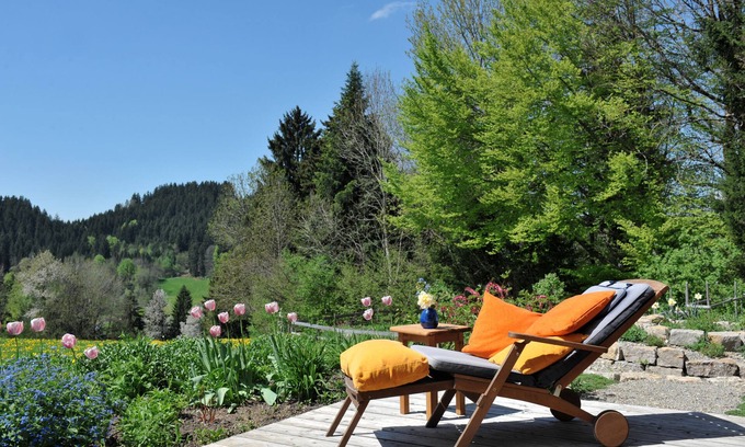 Maierhofen Apartment | Apartment in a single farm location overlooking meadows, forests and nature.