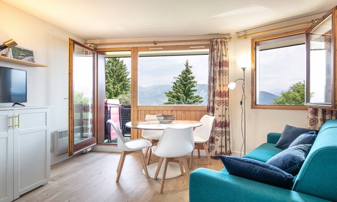 Doucy-Combelouviere Apartment | Apartment in Doucy with Mountain Views