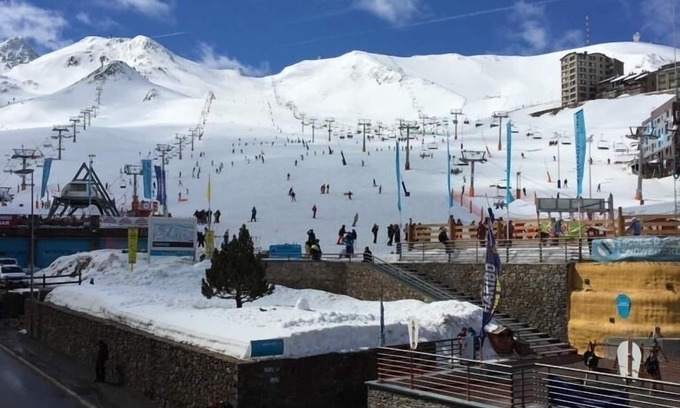 Pas de la Casa Apartment | APARTMENT IN FRONT OF LIFTS AND IN FIRST LINE OF TRACKS, 50 m
