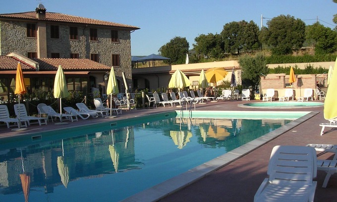 Pomaia Apartment | Apartment in house with a terrace and beautiful view. Three-room 4 persons