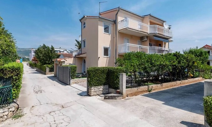 Kastel Stafilic Apartment | Apartment in Kastel near the Sea