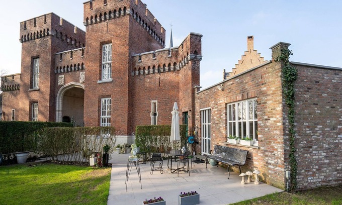 Bazel Other | Apartment in Kruibeke Wissekerke Castle