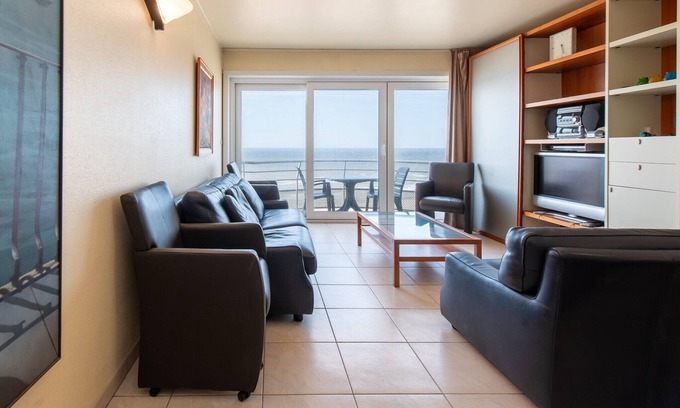 Ostend City Centre Apartment | Apartment in Mariakerke with Stunning Sea Views