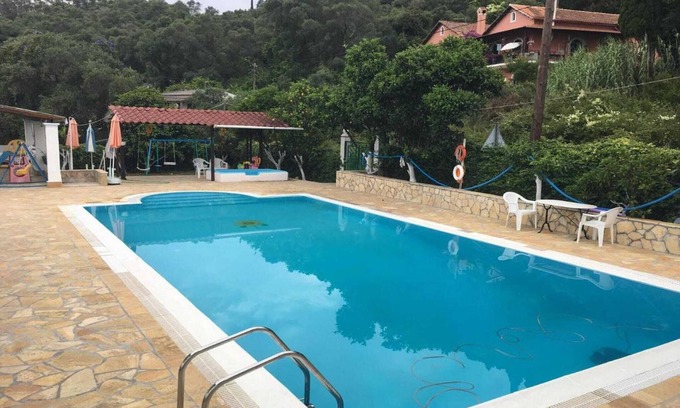 Dafnata Apartment | Apartment in Mpenitses near Beaches & Pool