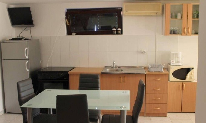Preko Apartment | Apartment in Preko with Terrace, Air condition, WIFI, Washing machine (4568-1)