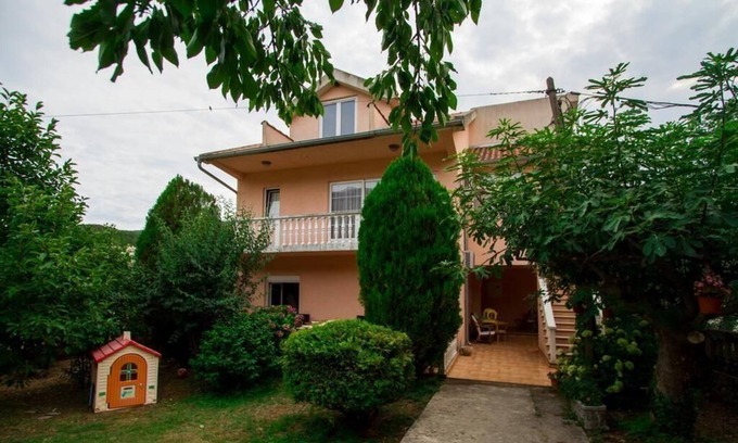 Radanovici Apartment | Apartment in Radanovici with Private Parking