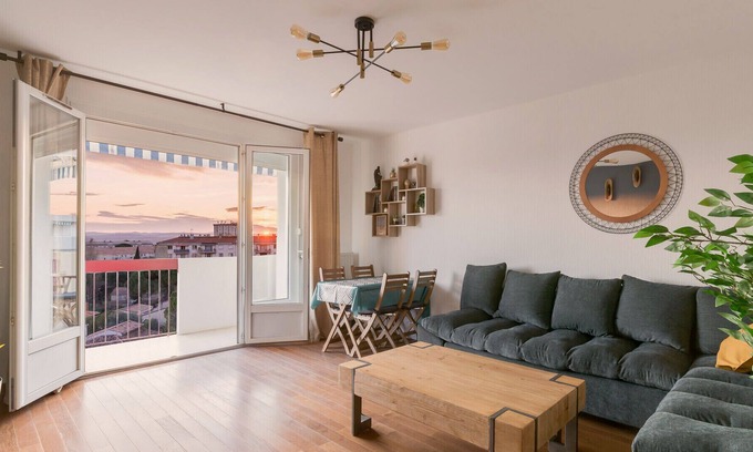 Les Cevennes Apartment | Apartment in residence, free parking, balcony, sunset