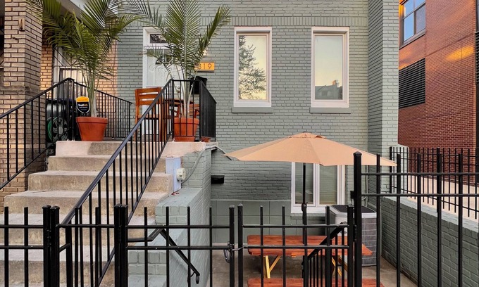 Near Northeast Apartment | Apartment in the heart of DC for families and friends—with private parking!