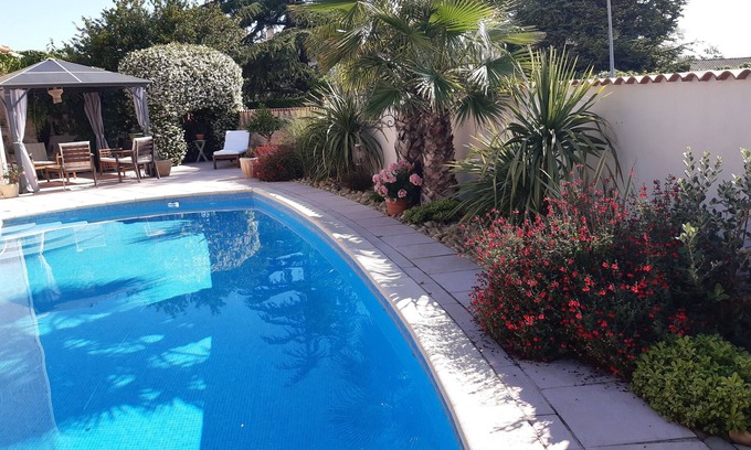 Baillargues Apartment | Apartment in villa with private pool and garden