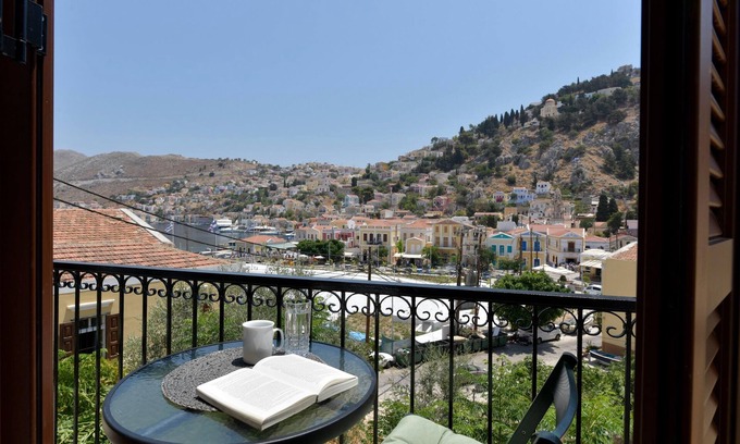 Symi Apartment | Apartment is located in Symis center