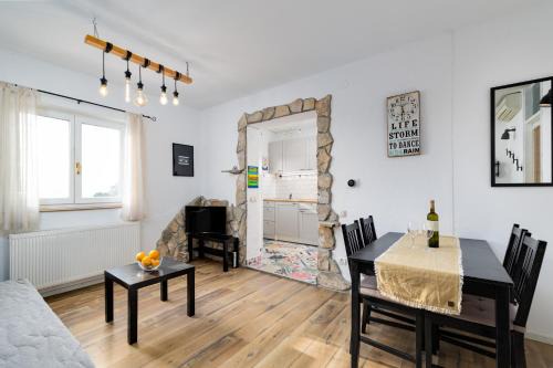 Njivice Apartment | Apartment Iskra by El-Pi Tours