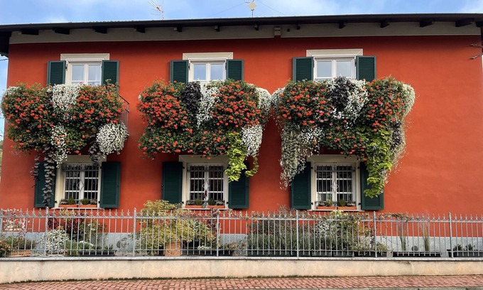 Castellinaldo Apartment | Apartment 'Aperegina' with Private Garden and Wi-Fi