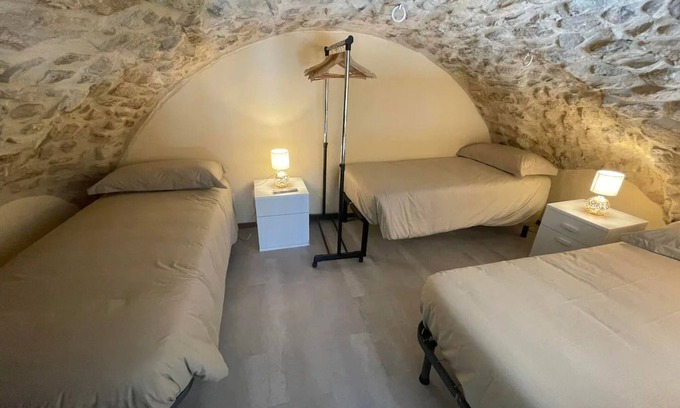 SantʼAgata di Puglia Apartment | Apartment 'Puteha - Arco Pronti' with Mountain View, Wi-Fi and Air Conditioning