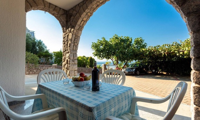 Porat Apartment | Apartment just 100 m from Porat beach, with AC, WiFi and free parking