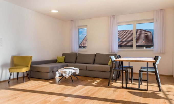 Tramin Apartment | Apartment "Karin - Golden" with Shared Terrace & Wi-Fi