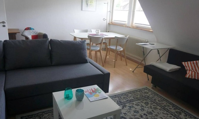 Moessingen Apartment | Apartment 'Kirsch-kern' with Balcony and Wi-Fi