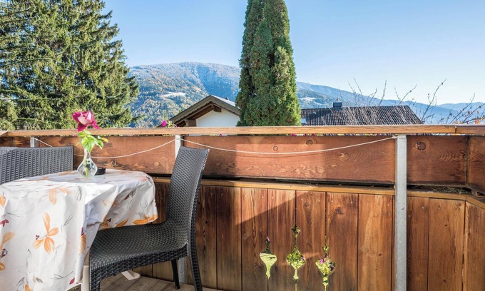 Naz Apartment | Apartment "Klementhof Nr 4" with Mountain View, Pool, Wi-Fi, Balcony & Garden